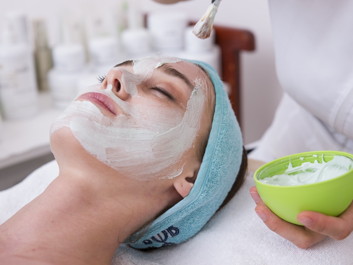 A glow facial mask